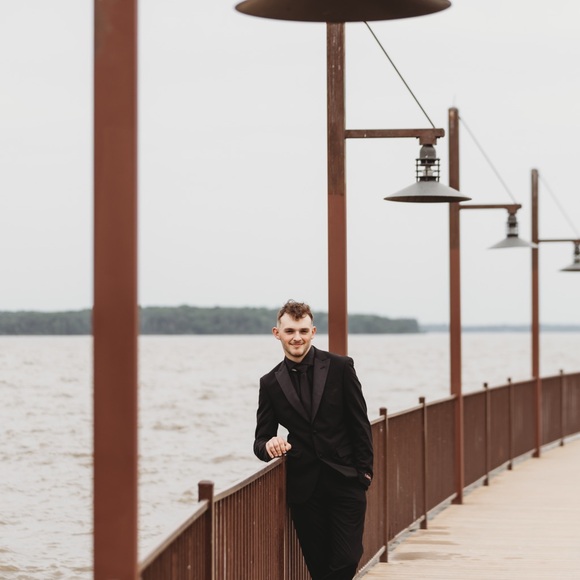 Egara Black Classic Suit Sleek Silhouette